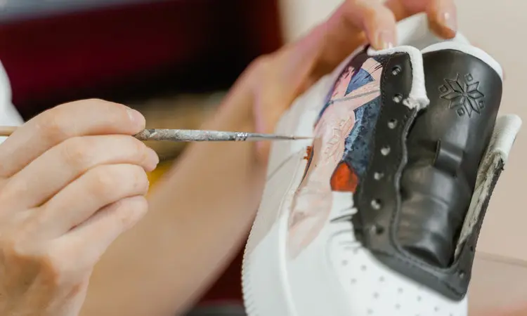 can you use acrylic paint on shoes